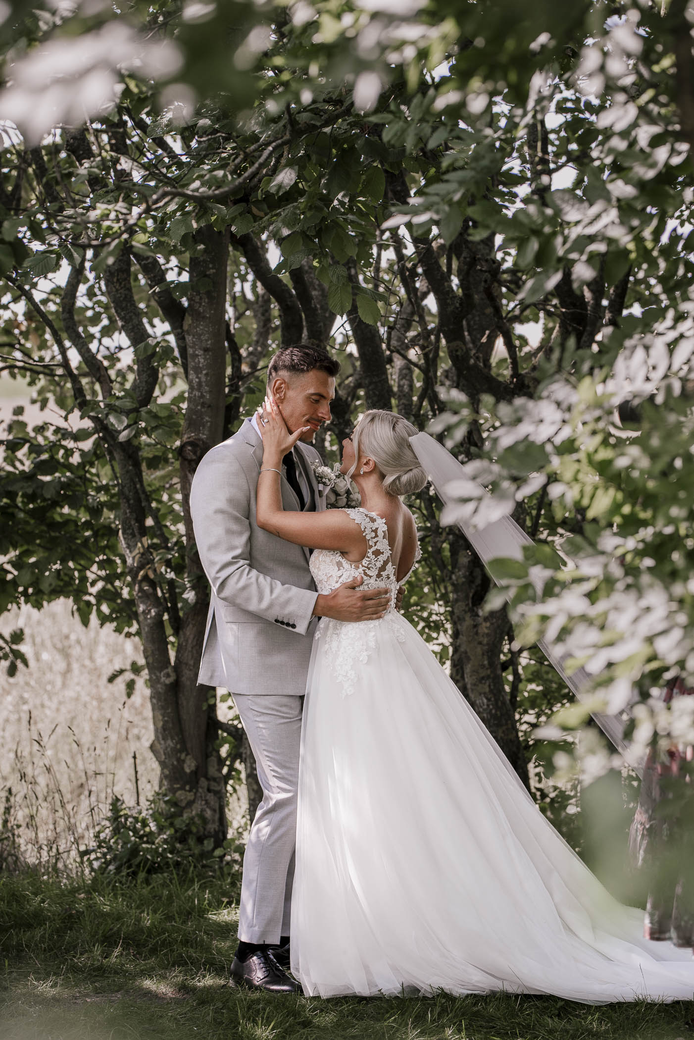 Bröllopsfotografering first look på Lorensdal utanför skåne