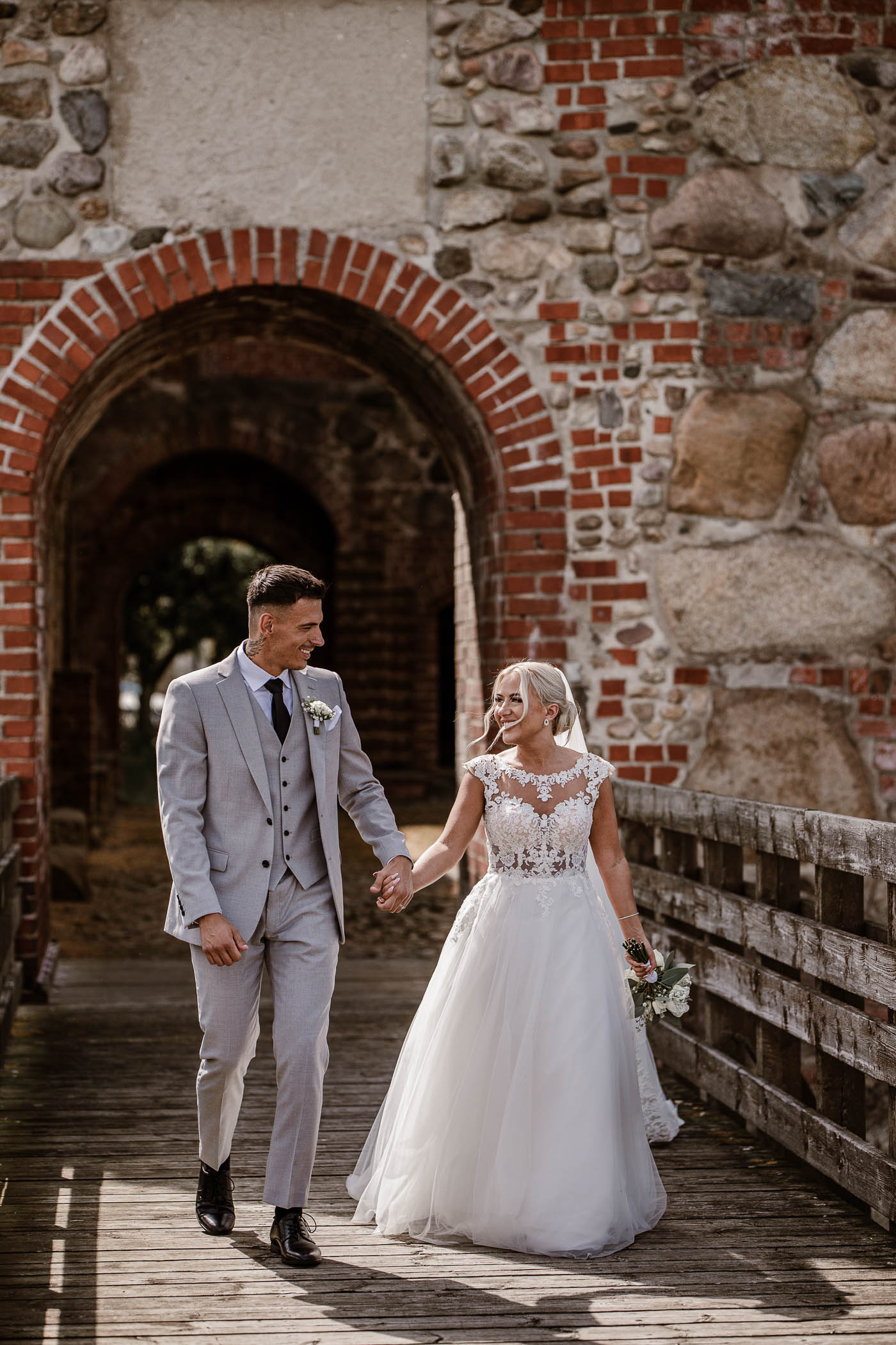 Bröllopsfotografering i Skåne vid en ruin